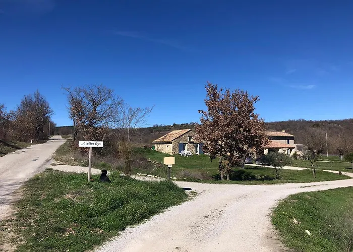 Mas Du 18e Siecle Au Calme Entoure De Champs De Lavandes * Pierrerue (Alpes-de-Haute-Provence)