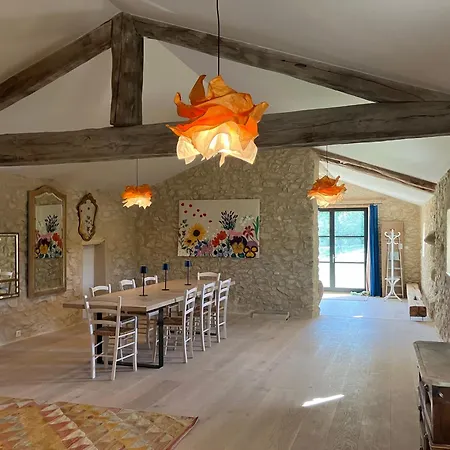 Mas Du 18e Siècle Au Calme Entouré De Champs De Lavandes